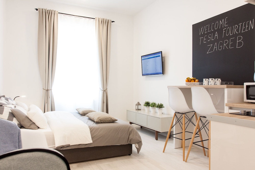 Tesla Boutique Apartments & Rooms 9/50