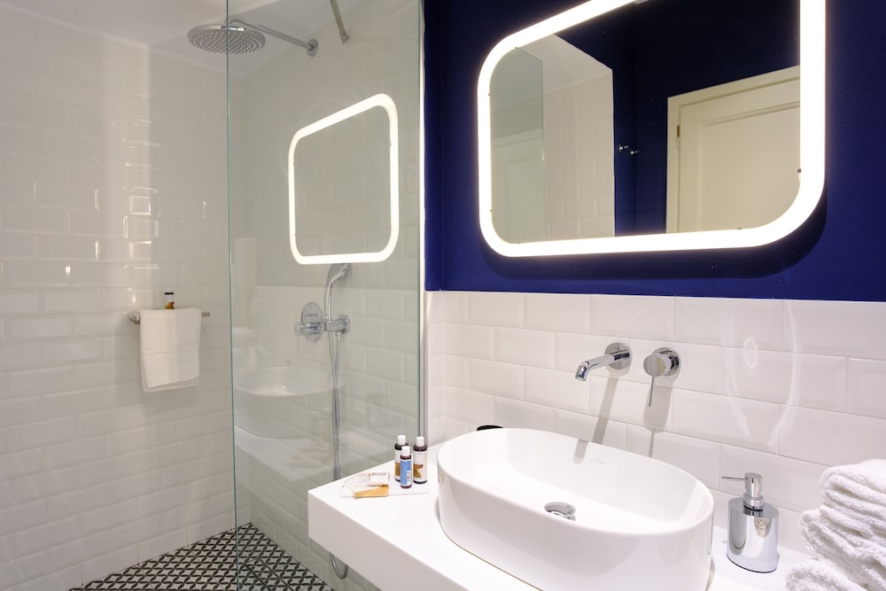 Bourtzi Boutique Hotel 61/64