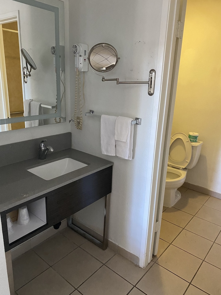 Hotel Palmeras Chula Vista (ex Vagabond Inn Chula Vista) 9/35
