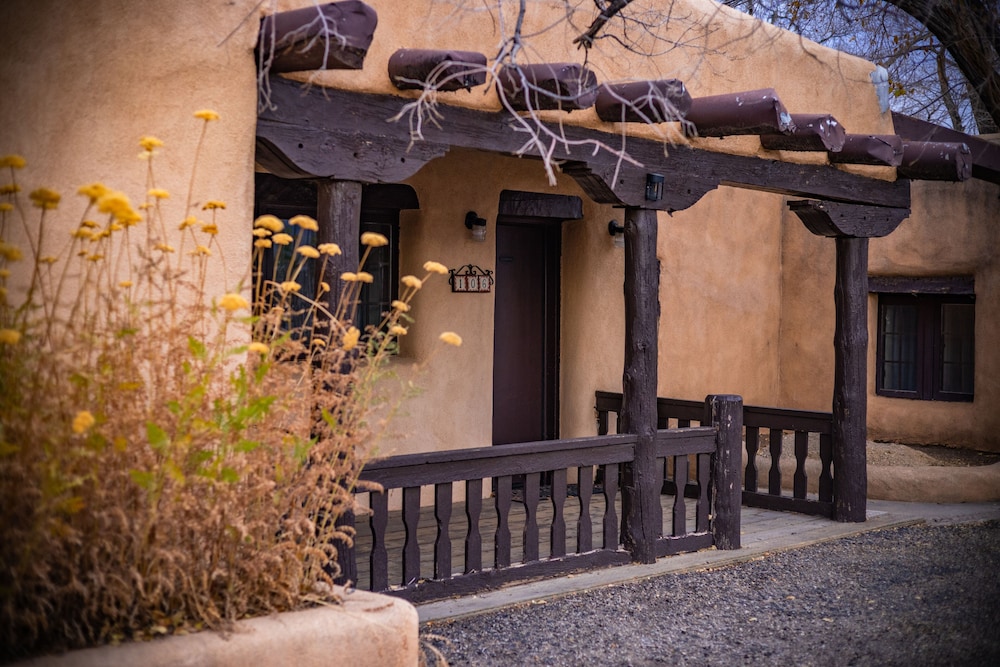 Sagebrush Inn Suites 9/81