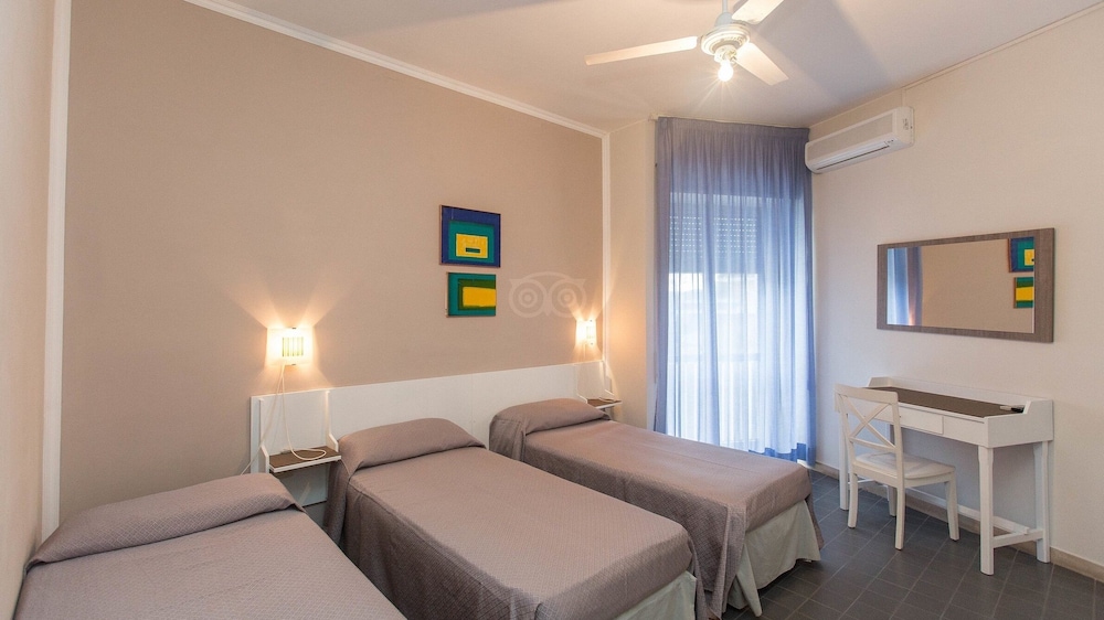 غرفة ثلاثية بسرير كوين وسرير فردي، Hotel Anna 3/8