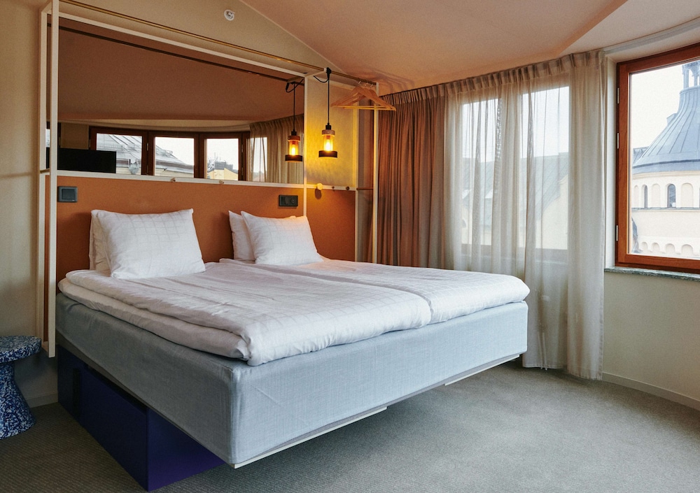 Room, Multiple Beds