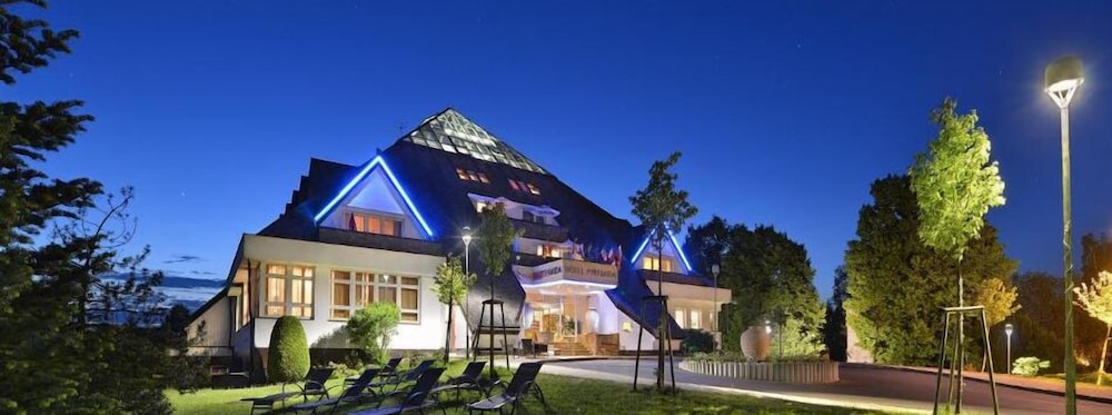 Lazensky hotel Pyramida I 27/90