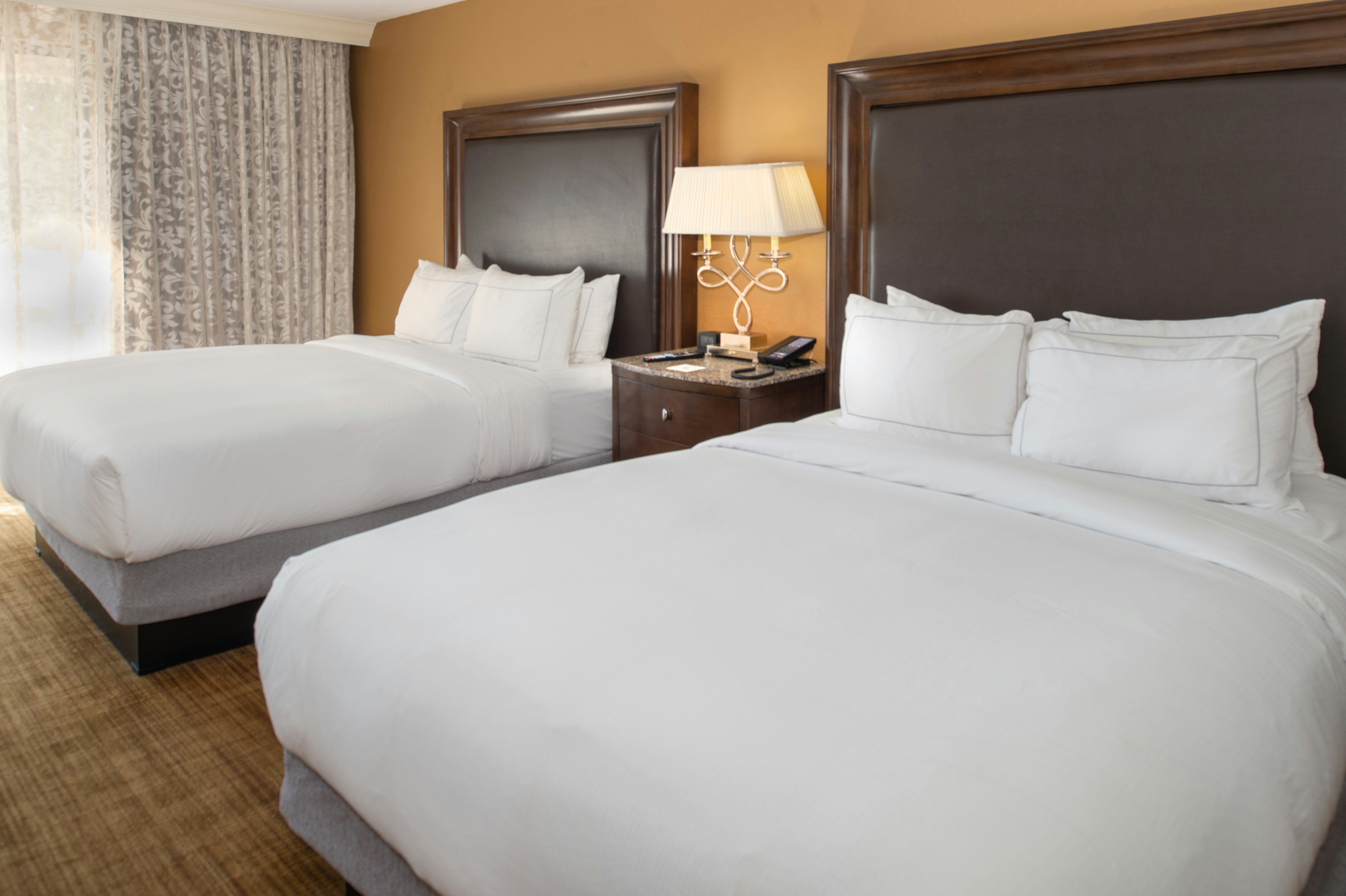 Deluxe, 2 Queen beds