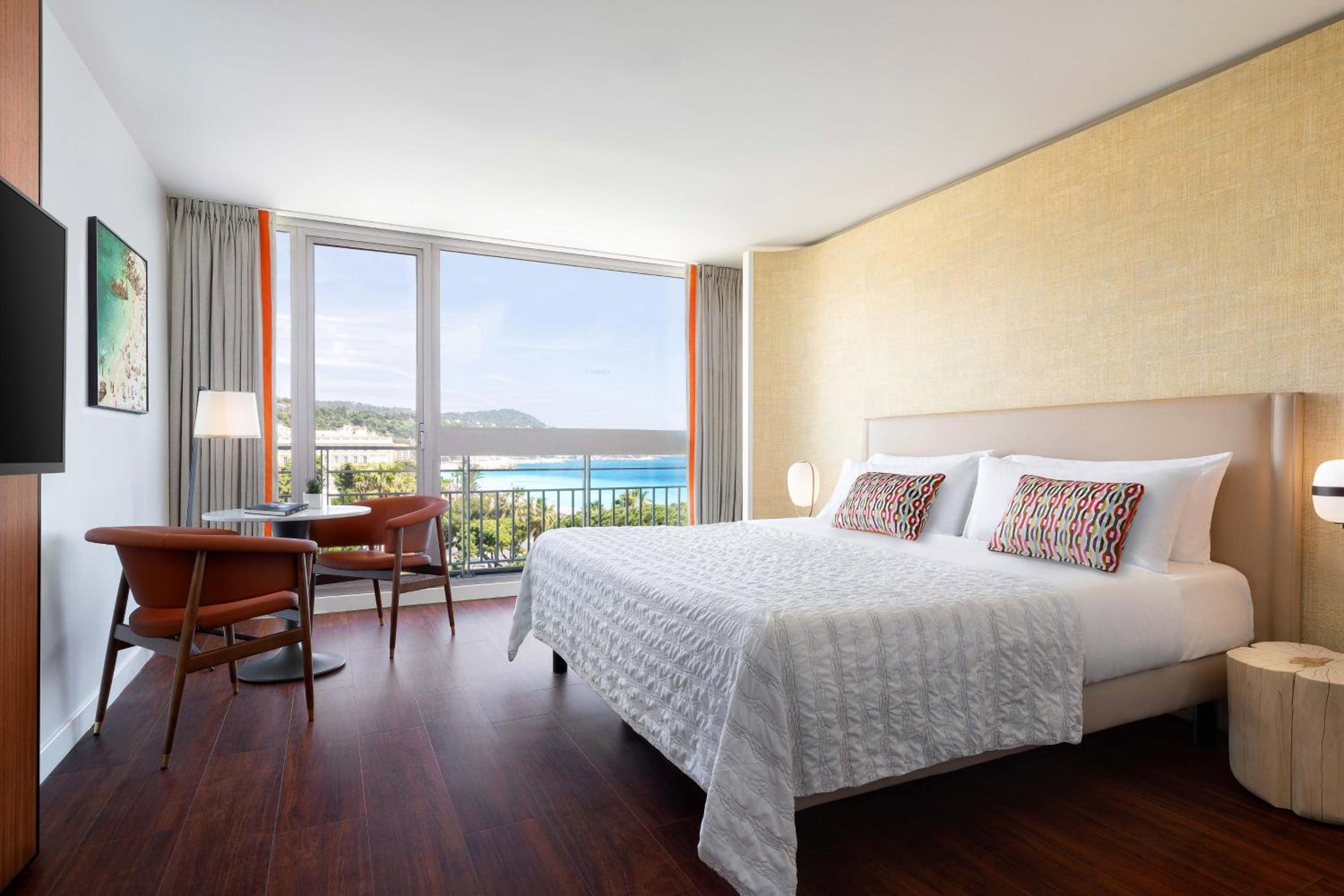 Deluxe, King Bed, Garden and Sea View