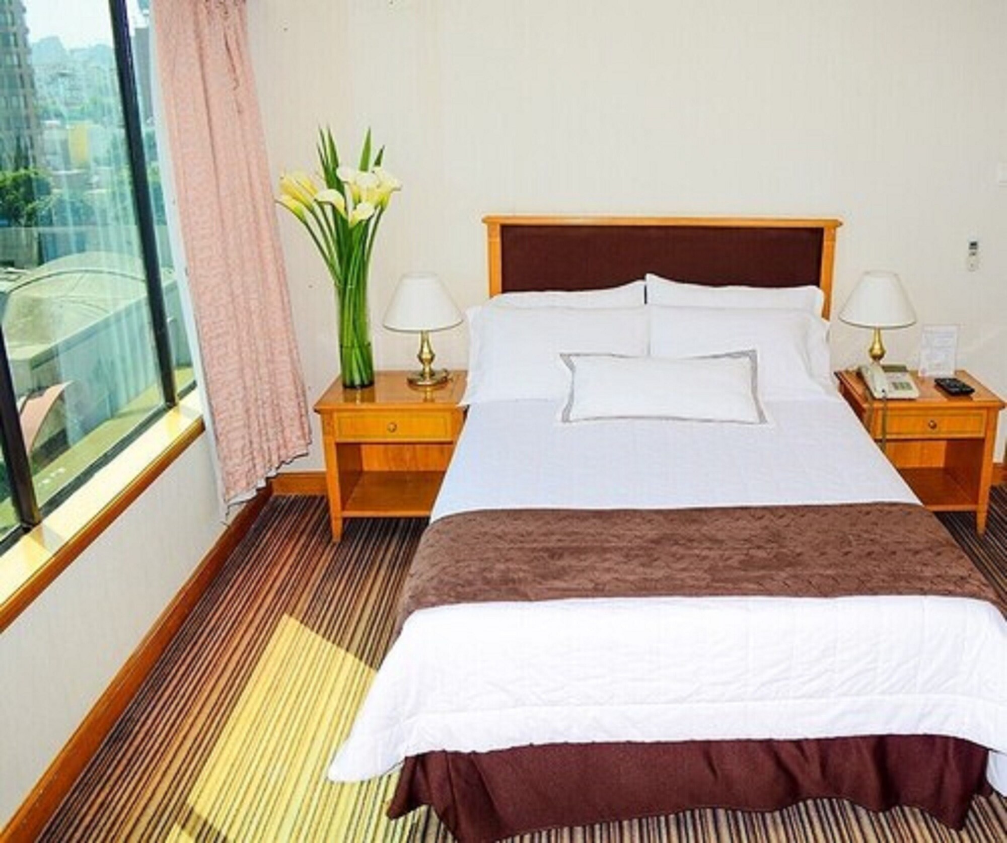 EXECUTIVE, SUITE, QUEEN BED