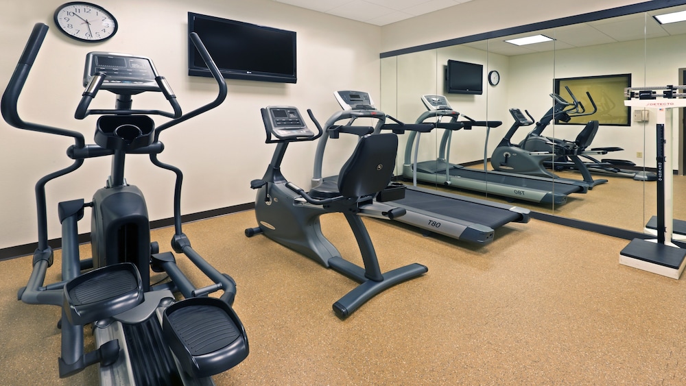 Holiday Inn Express Hotel Suites Colby 37/60