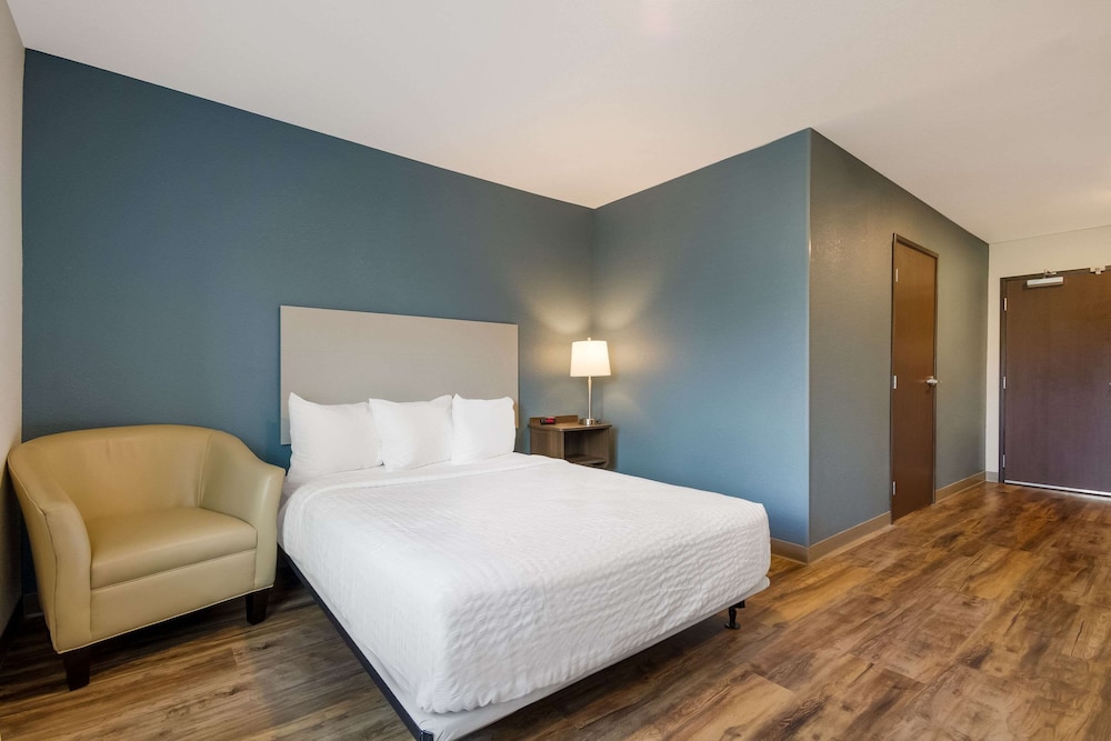 Standard, Queen Bed