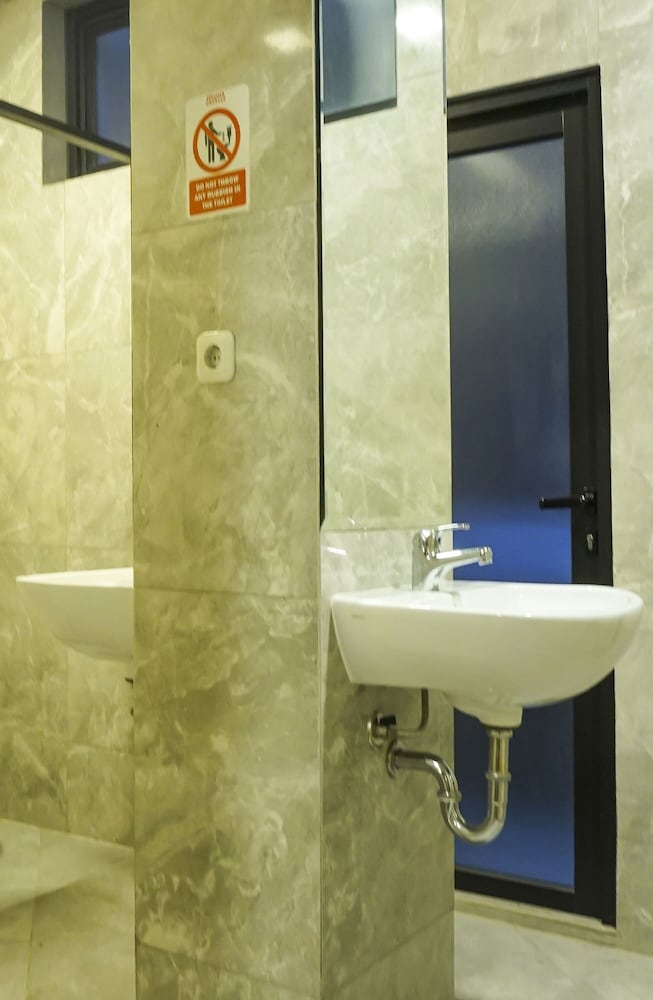 Hotel O Fiducia Capsule Hotel 11/15