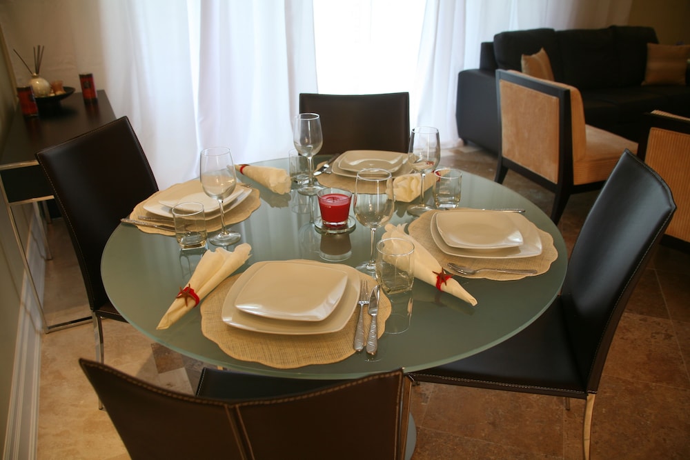 The Atrium Resort 47/66