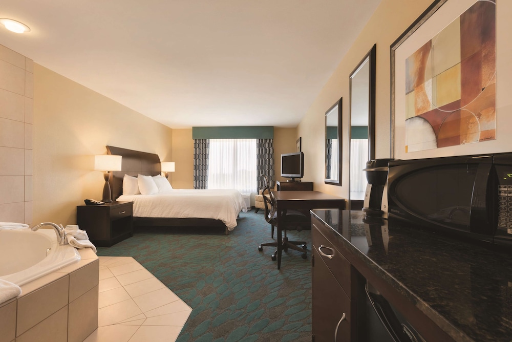 Hilton Garden Inn Fargo 10/61