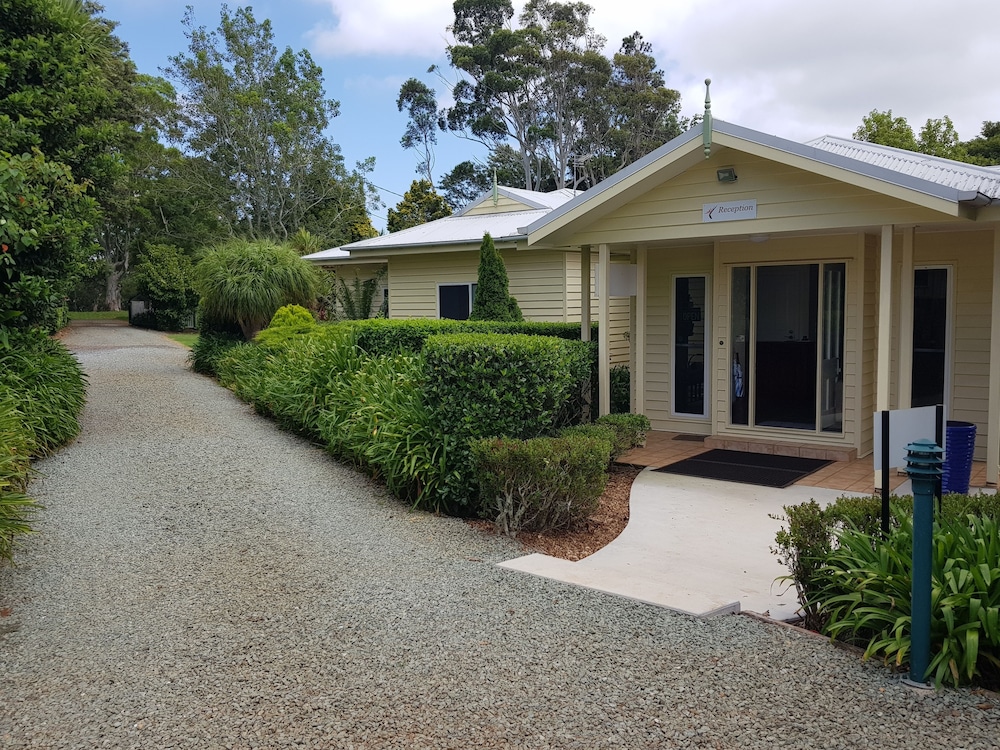 Camelot Boutique Accommodations 48/54