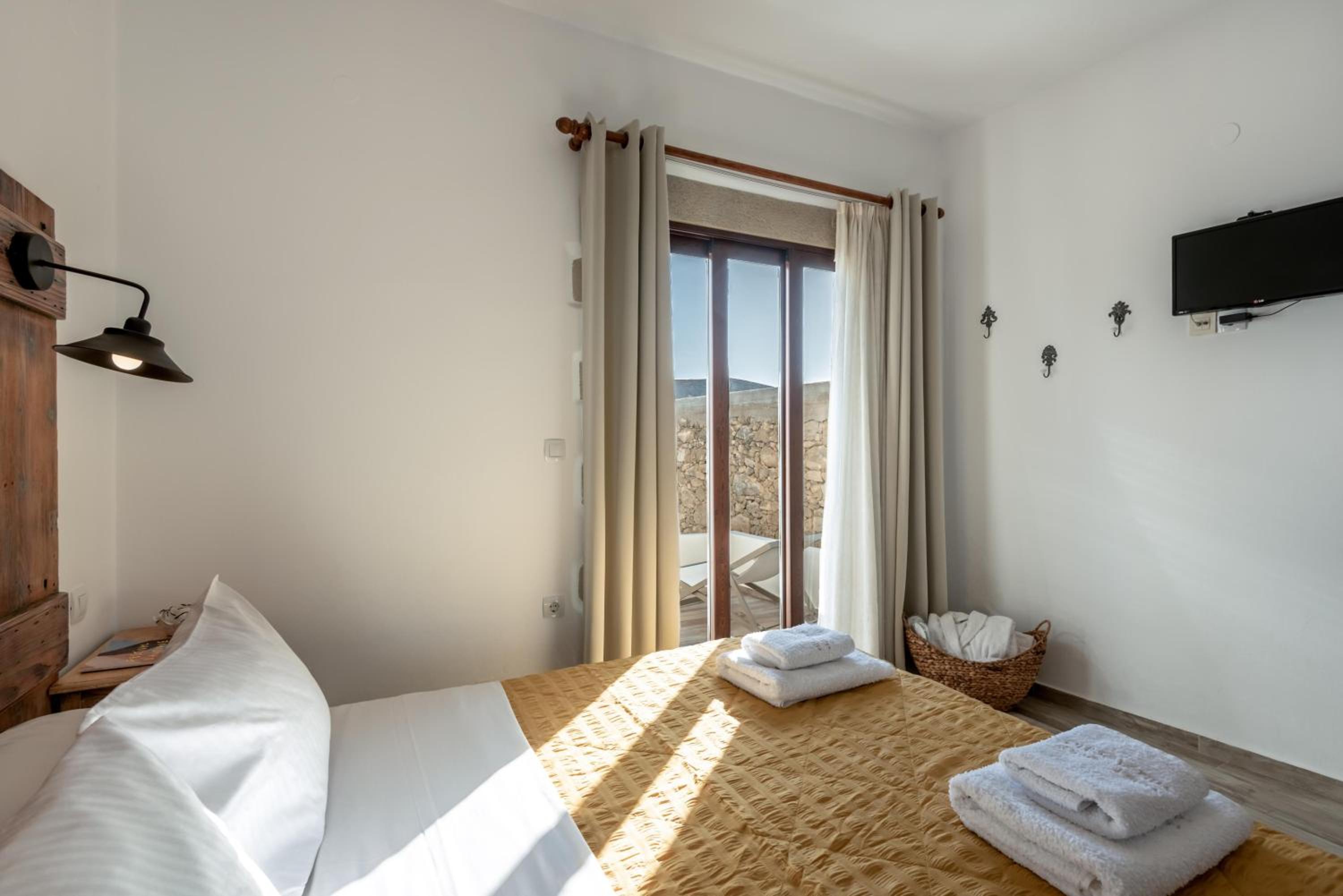 2 Bedrooms, Villa