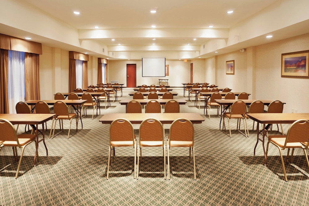 Holiday Inn Express Hotel Suites Kerrville 59/62