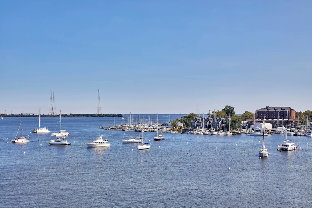 Annapolis Waterfront Hotel Autograph Collection 54/56