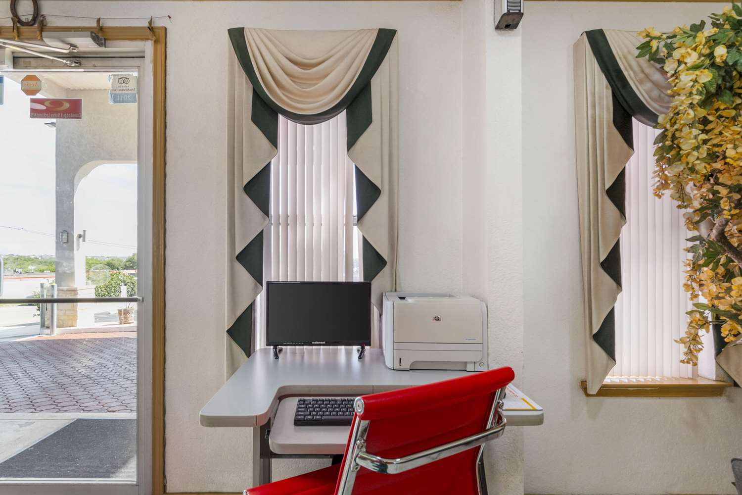 Econo Lodge Inn & Suites Near Lackland AFB San Antonio, TX 29/36