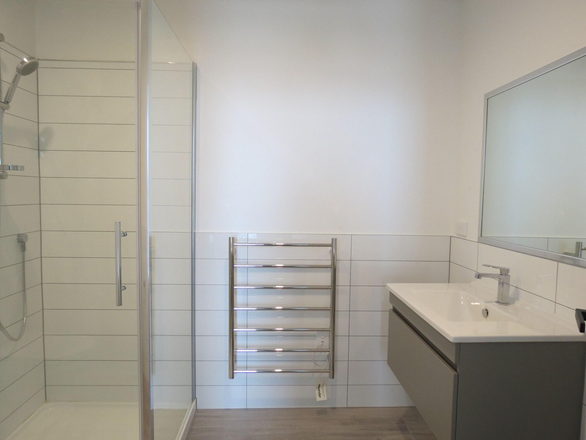 2 Bedrooms, Suite