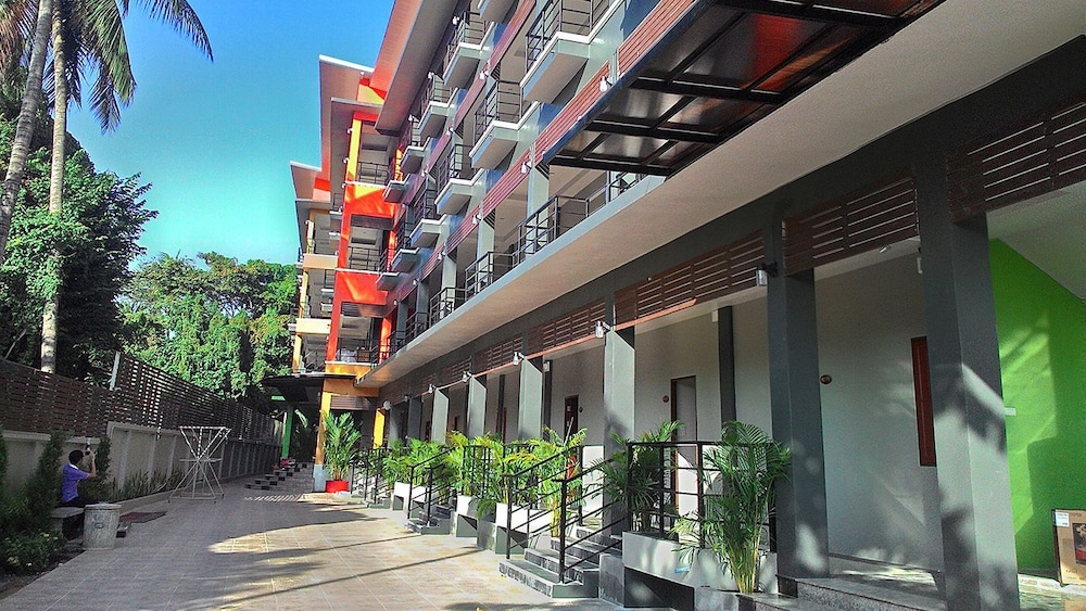 Waen Petch Place 47/55