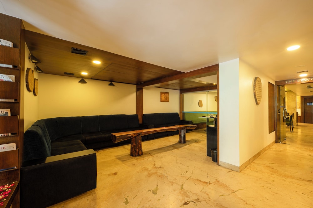 La Woods Hotel 30/50