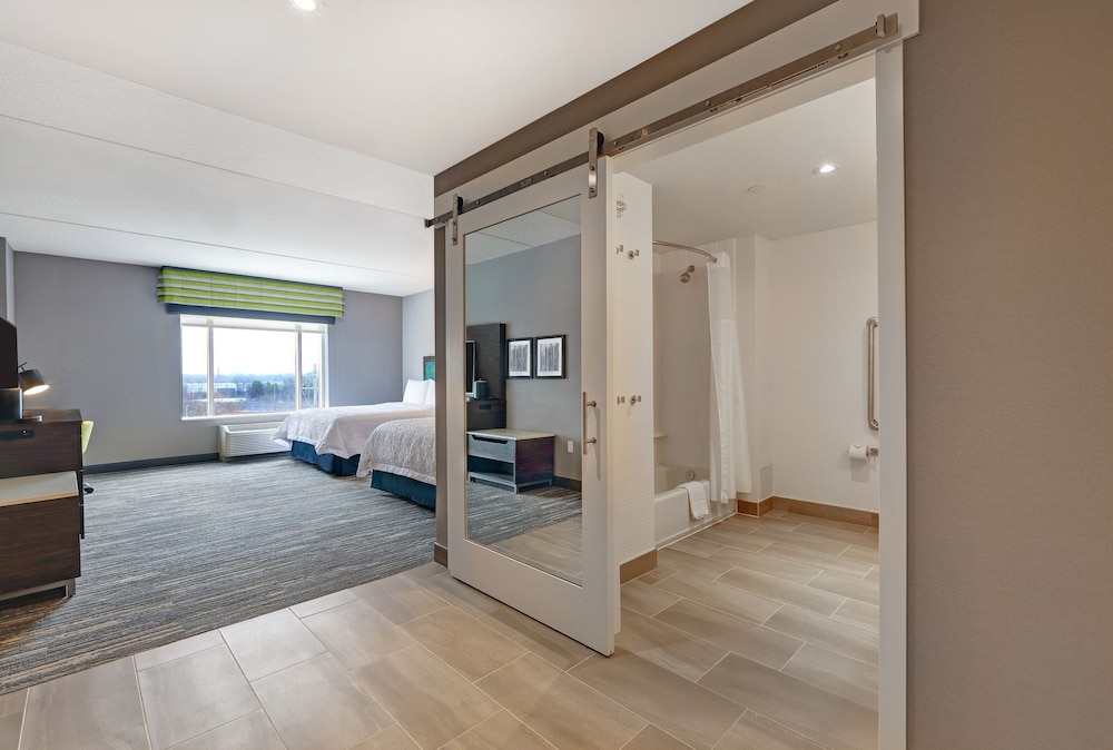 Hampton Inn Peterborough 18/40