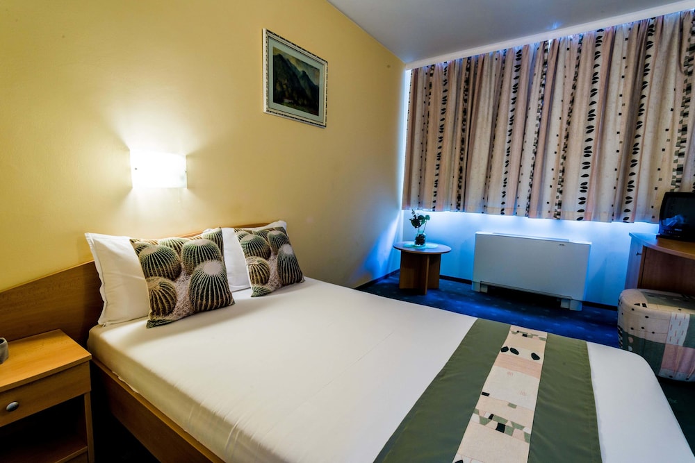 Hotel Rostow 27/57