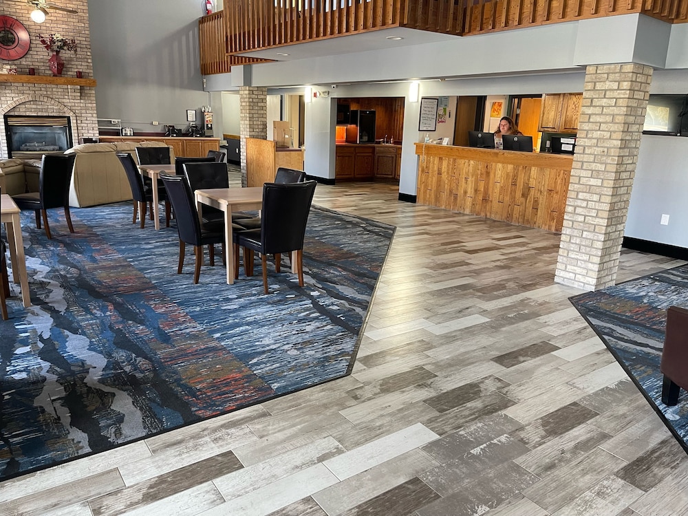 AmericInn by Wyndham Ladysmith 17/25