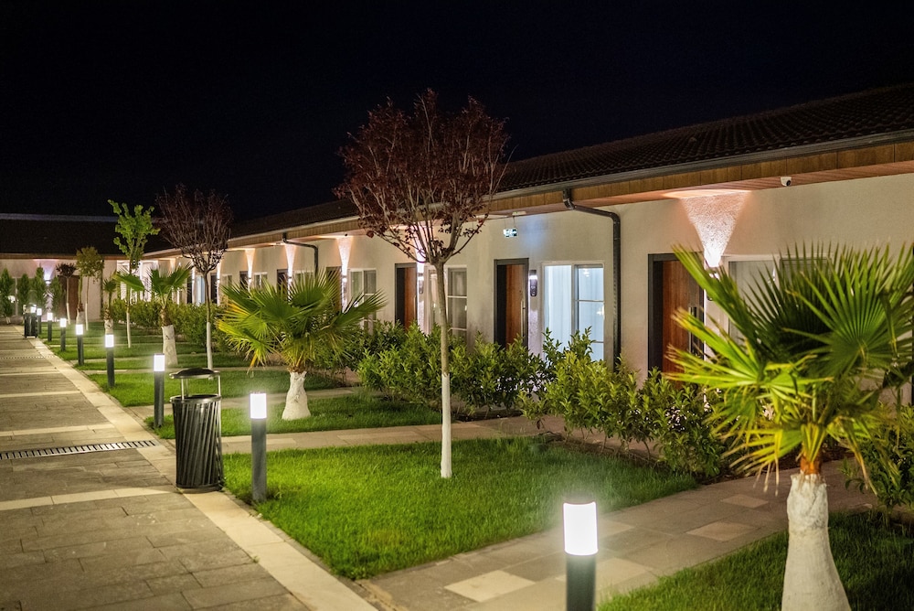 Expo Garden Hotel 40/50