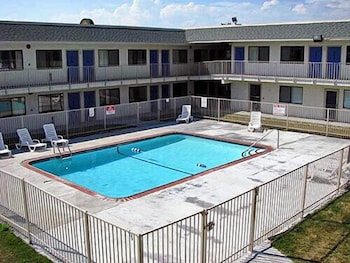 Motel6 Kansas City, MO - Airport 5/50