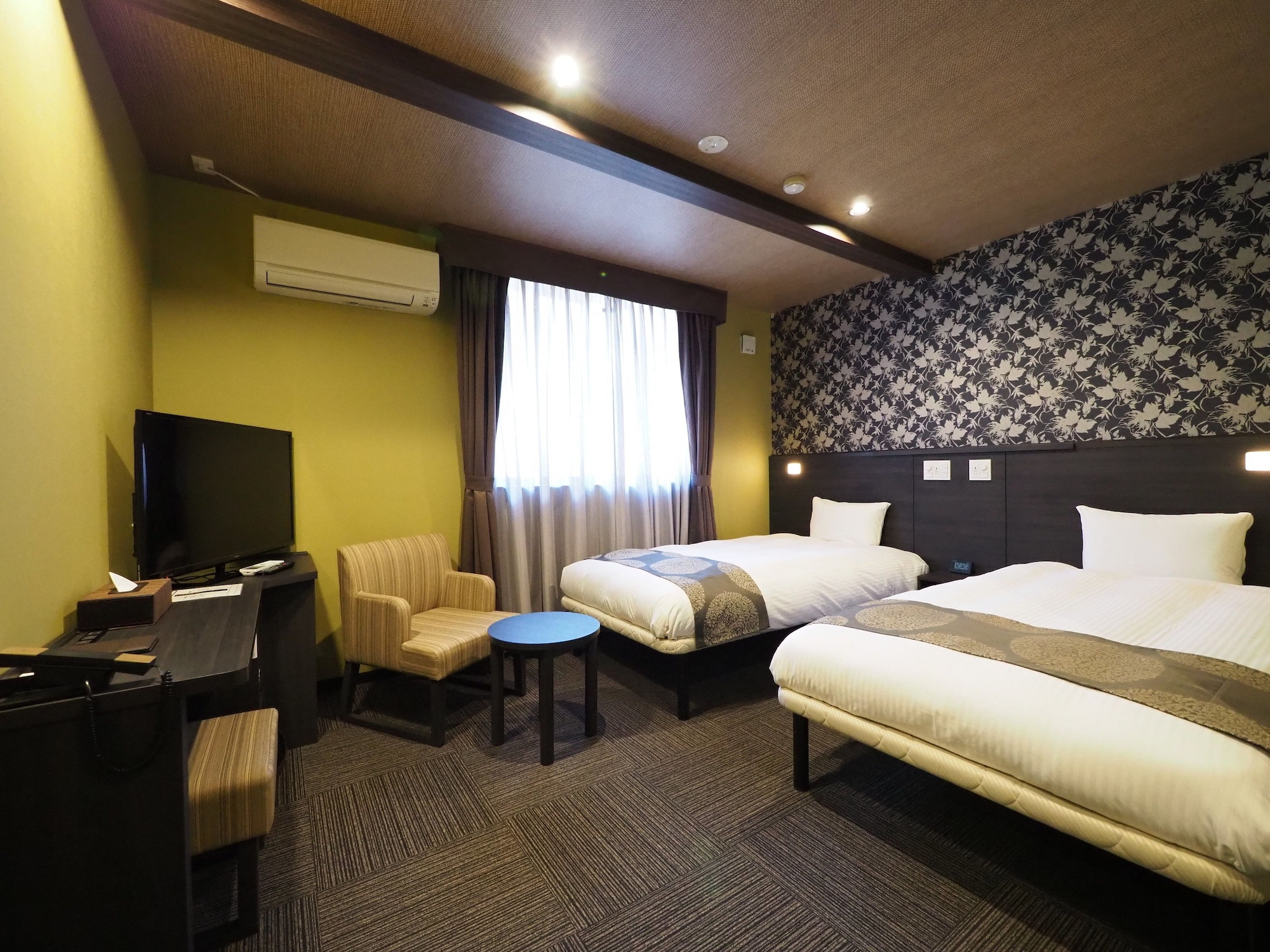 DELUXE, TWIN BEDS, MAIN BUILDING