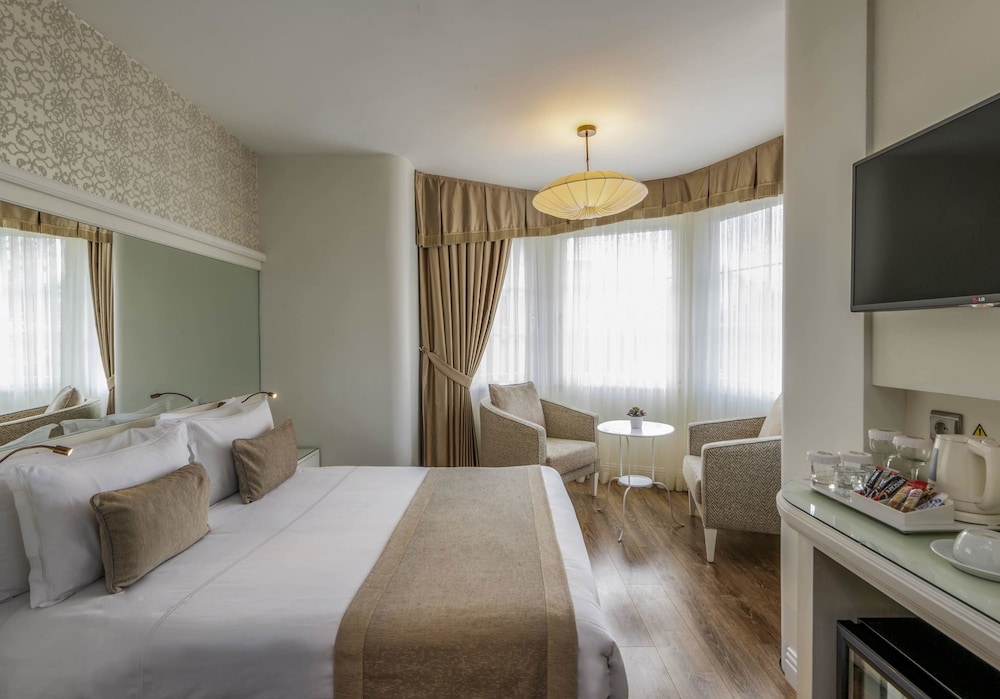 DELUXE, QUEEN BED