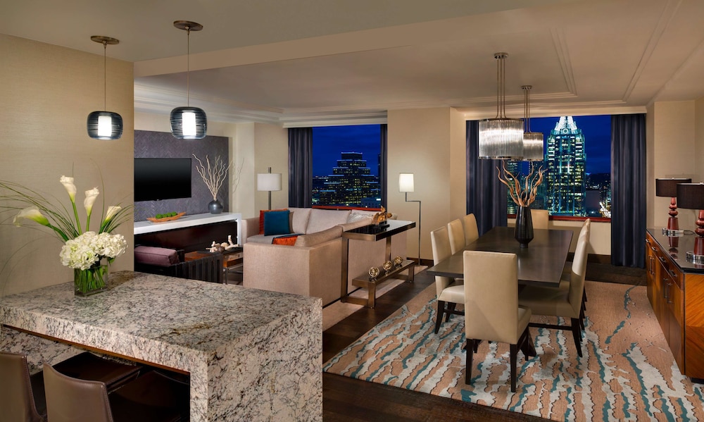 Hilton Austin 37/57