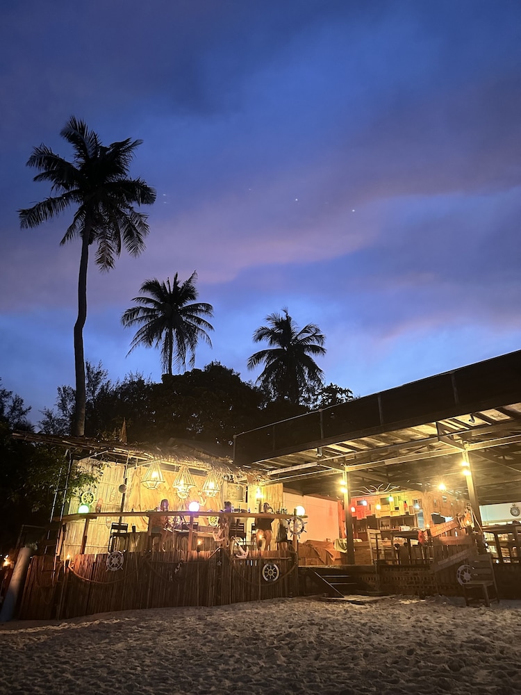 Lipe Power Beach Resort 4/50