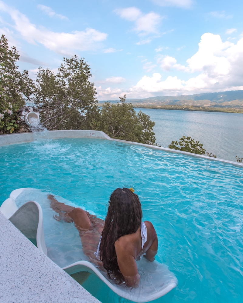 Badian Island Wellness Resort 45/50