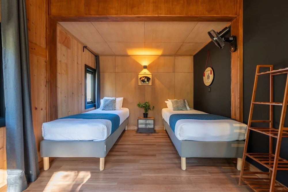 Hooting Owl Lodge 12/43