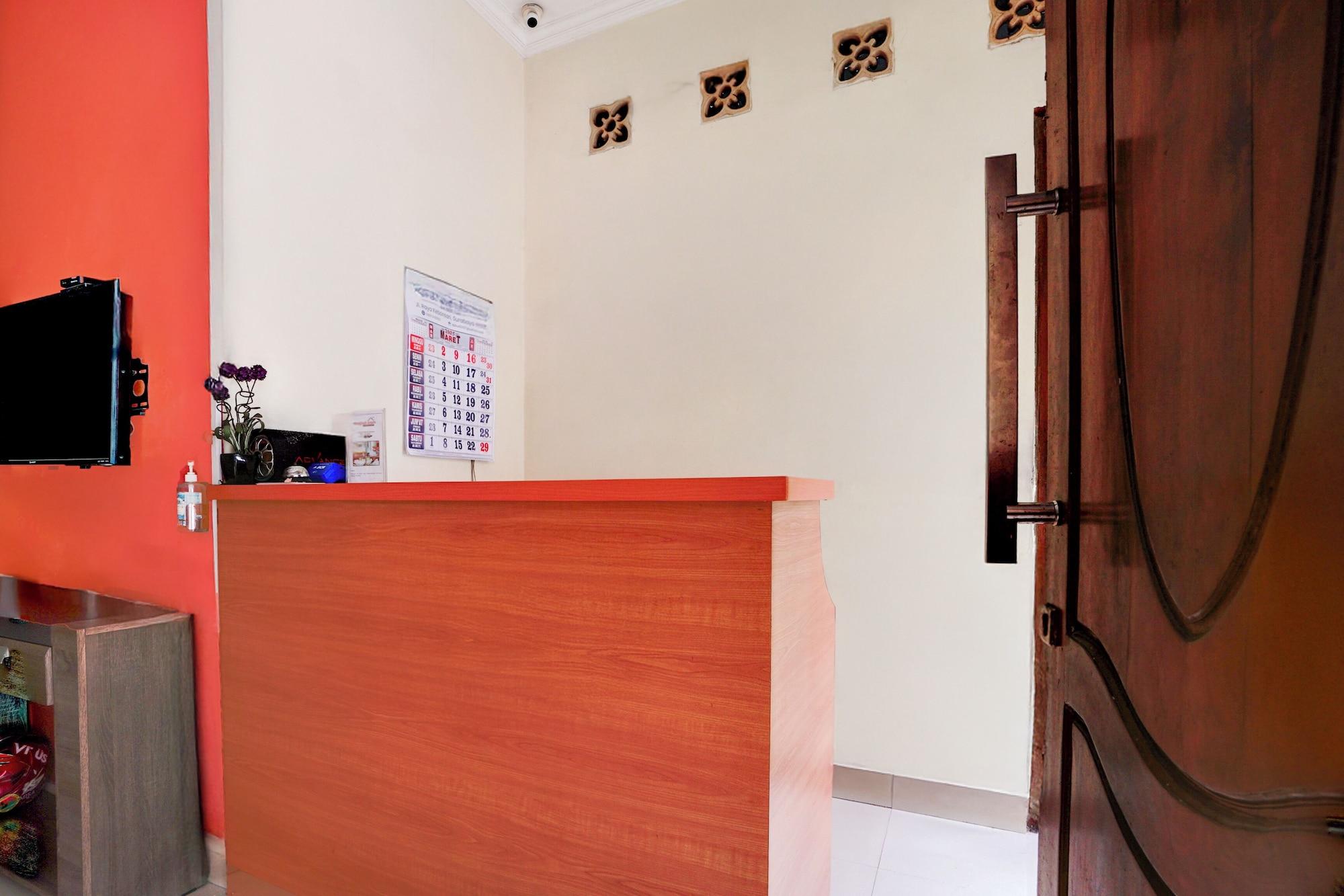 Lobby at Hotel O 76 Gayungsari, SURABAYA