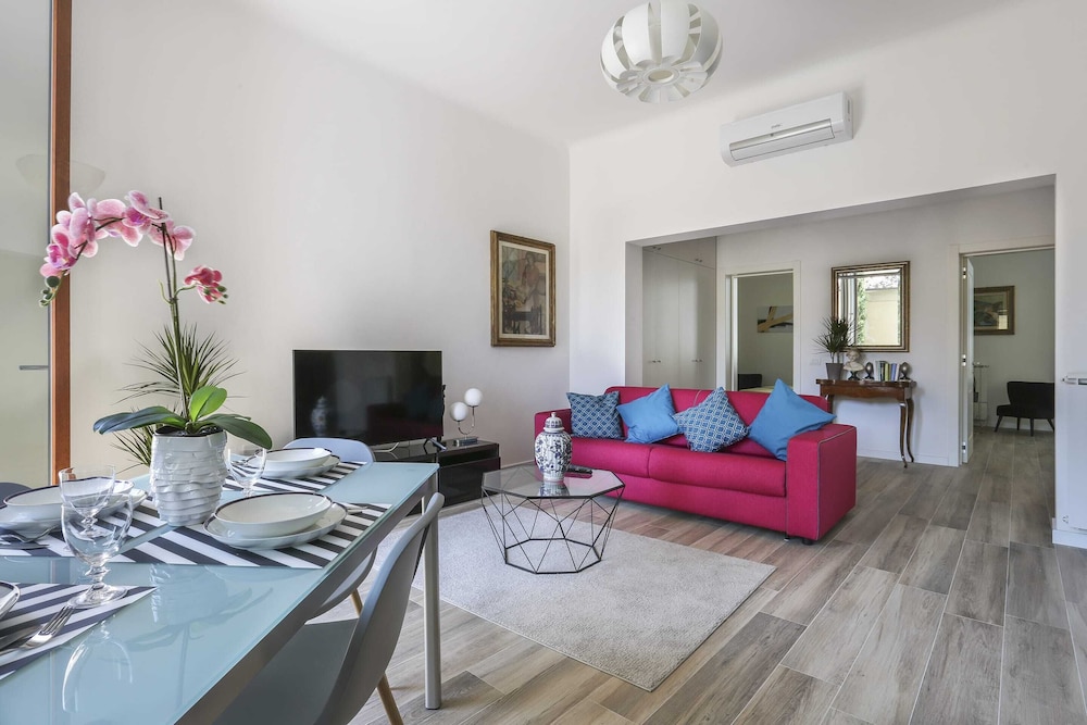 Florence Apartment Great Location - Hosted by Sweetstay 7/14