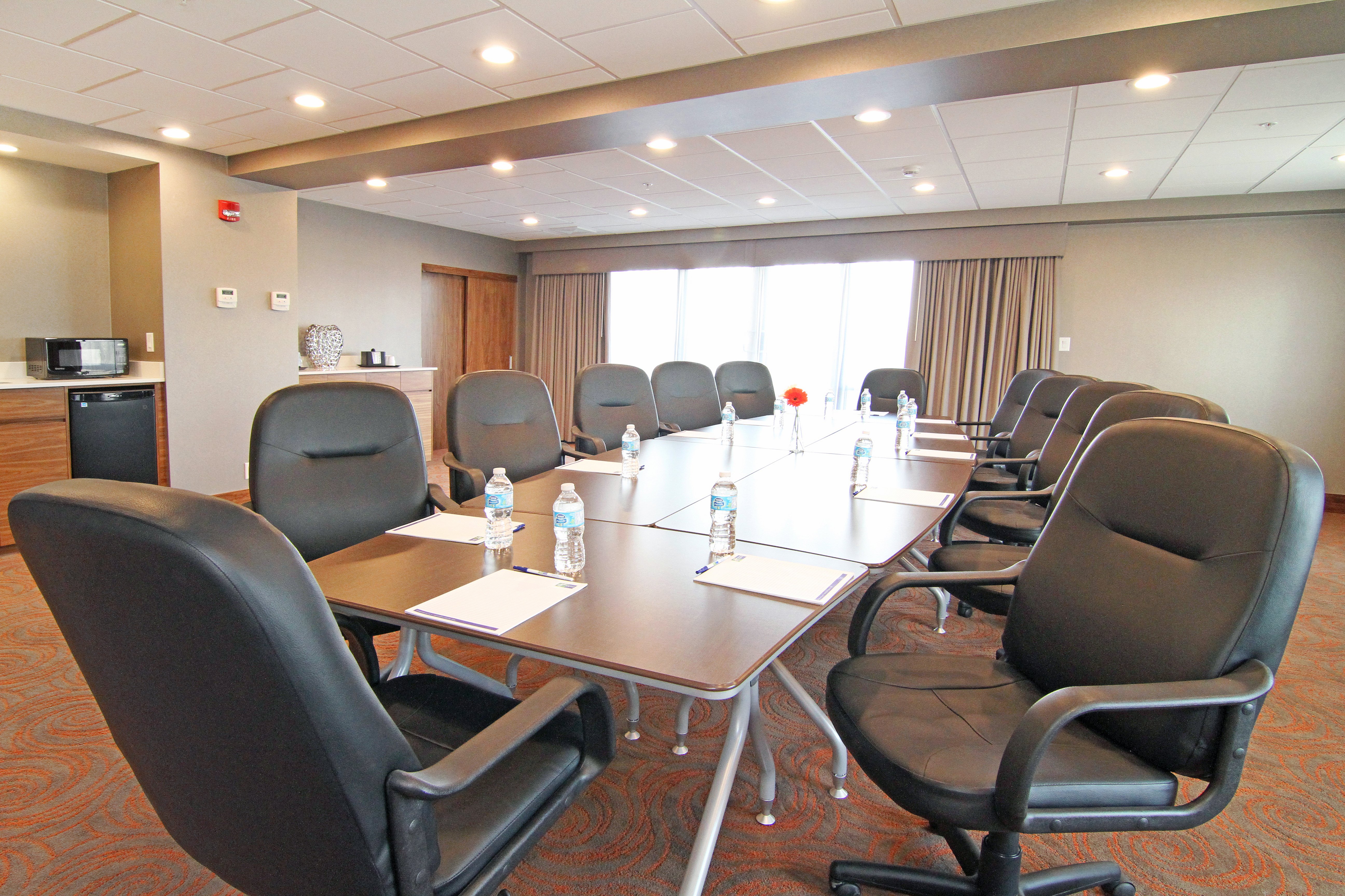 Holiday Inn Express And Suites Calgary Nw University Area 53/73