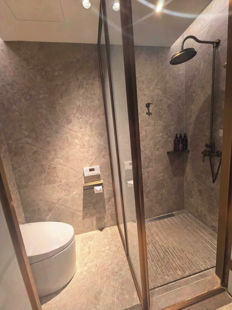 Mercure Ningbo Yinzhou 44/45