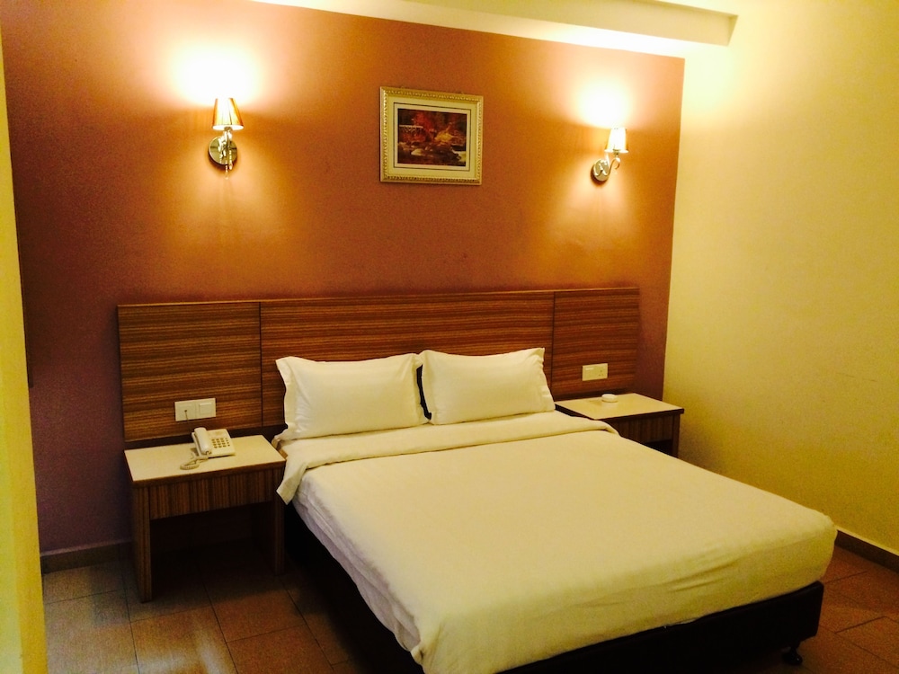 Grand Court Hotel 26/56