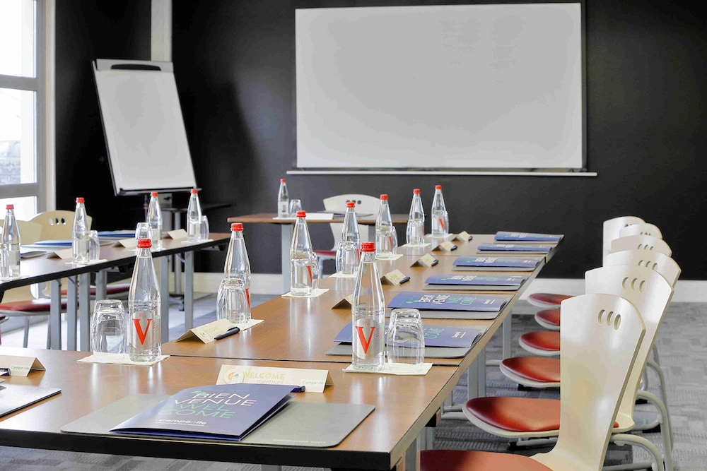 PREMIERE CLASSE HOTEL ROISSY - AEROPORT CDG - LE MESNIL AMELOT 53/61