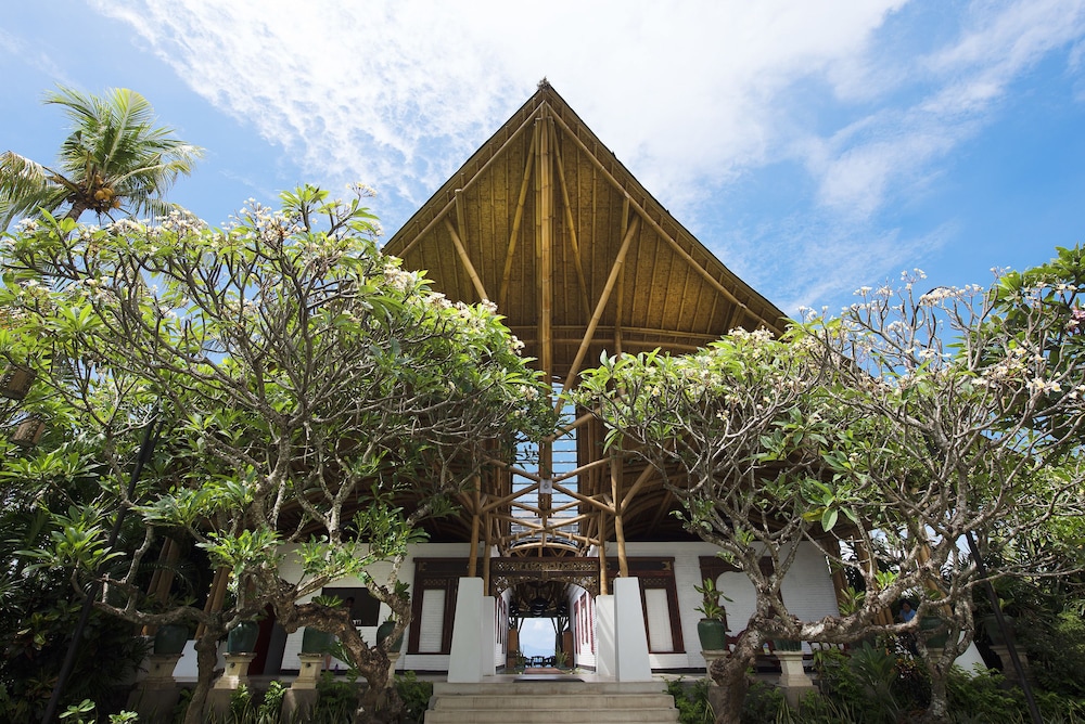 LOTUS BUNGALOWS 3/50