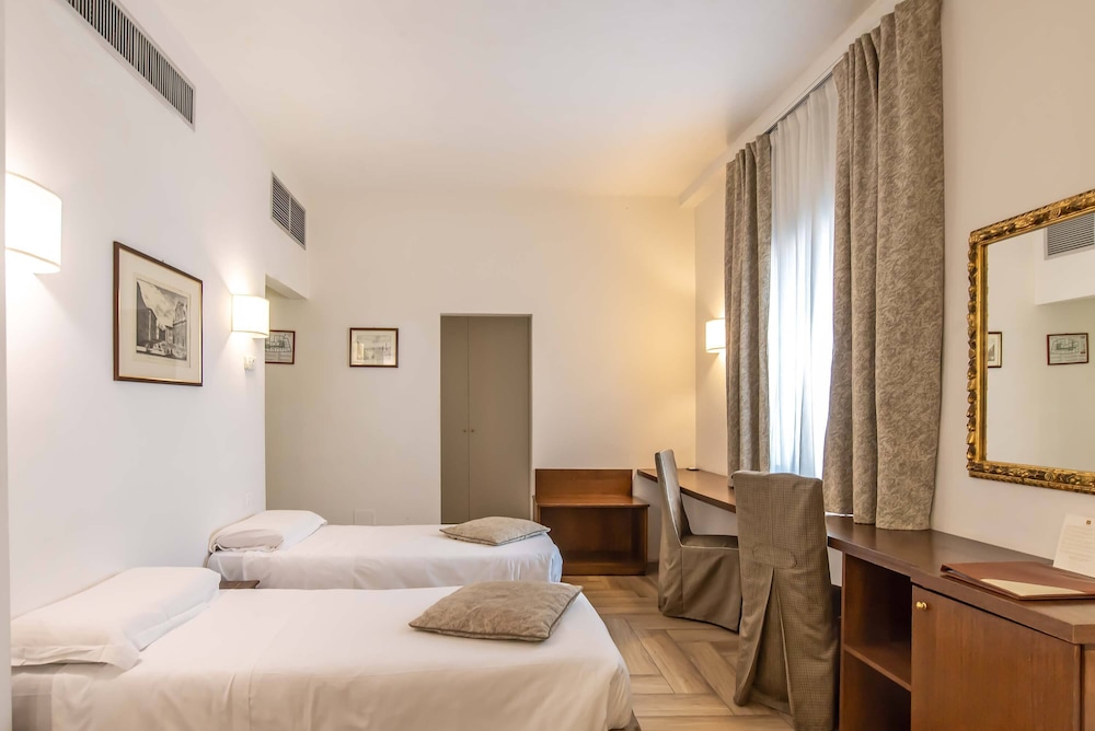ROOM, QUADRUPLE