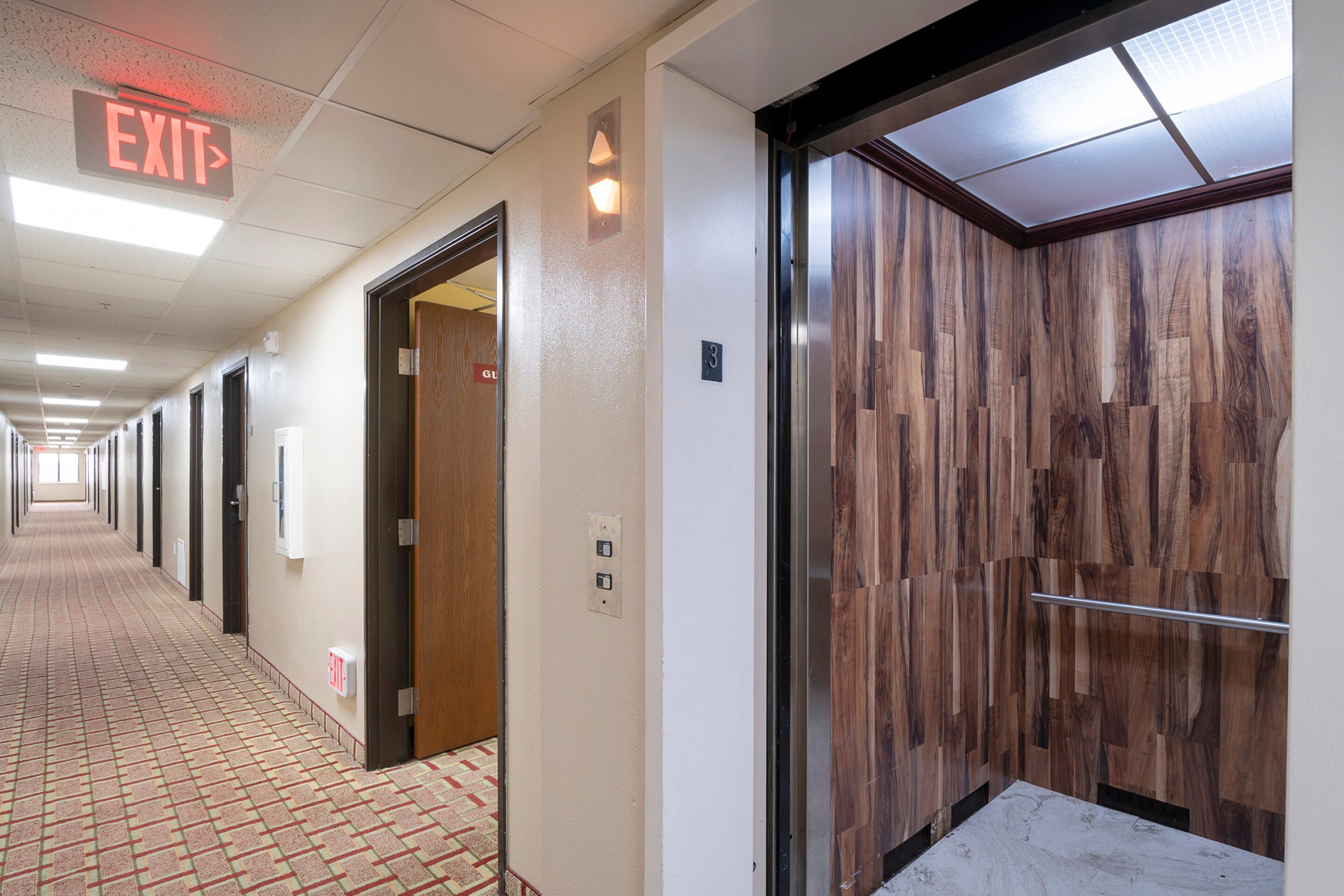 OYO Townhouse Houston Airport North 12/27