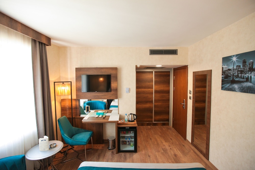 The Life Hotel & Spa 57/71