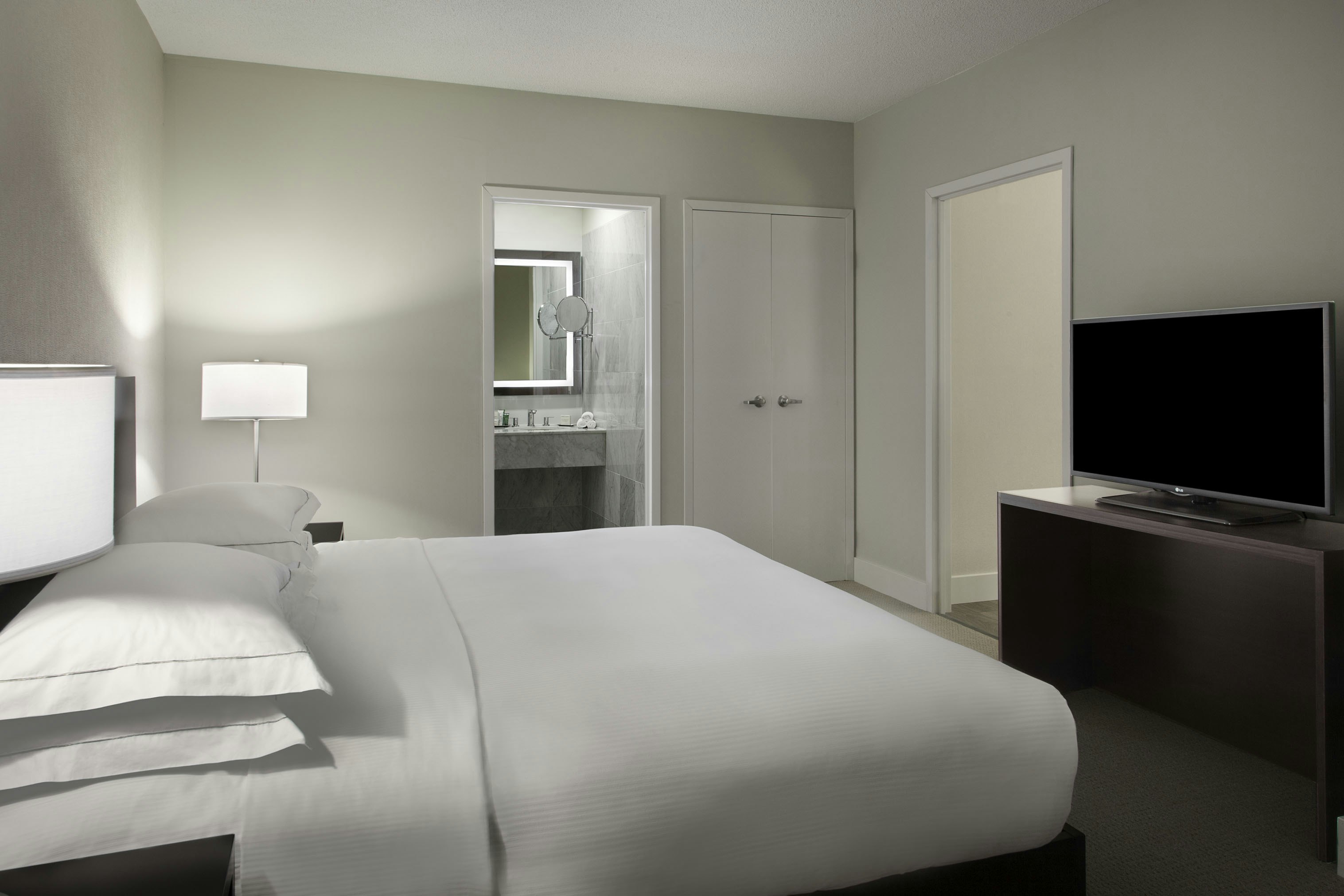 1 Bedroom, Suite, King Bed, Kitchen