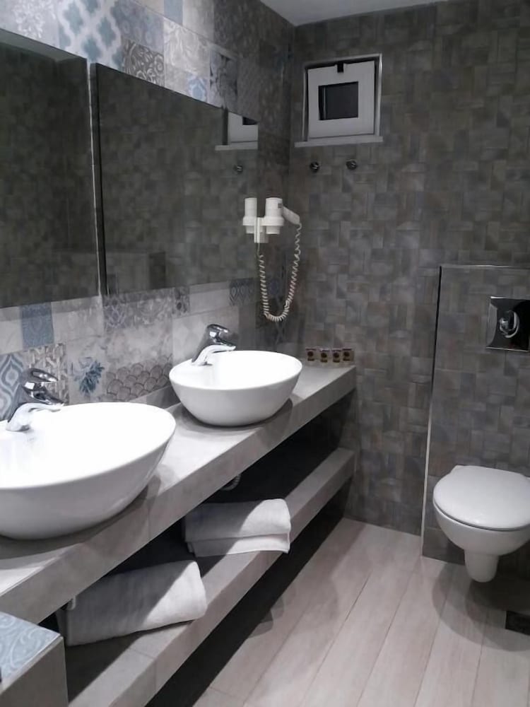 Rhodian Rose Hotel 57/58