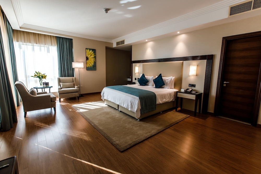 DELUXE, SUITE