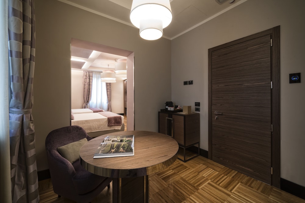 Solo Experience Hotel 62/74