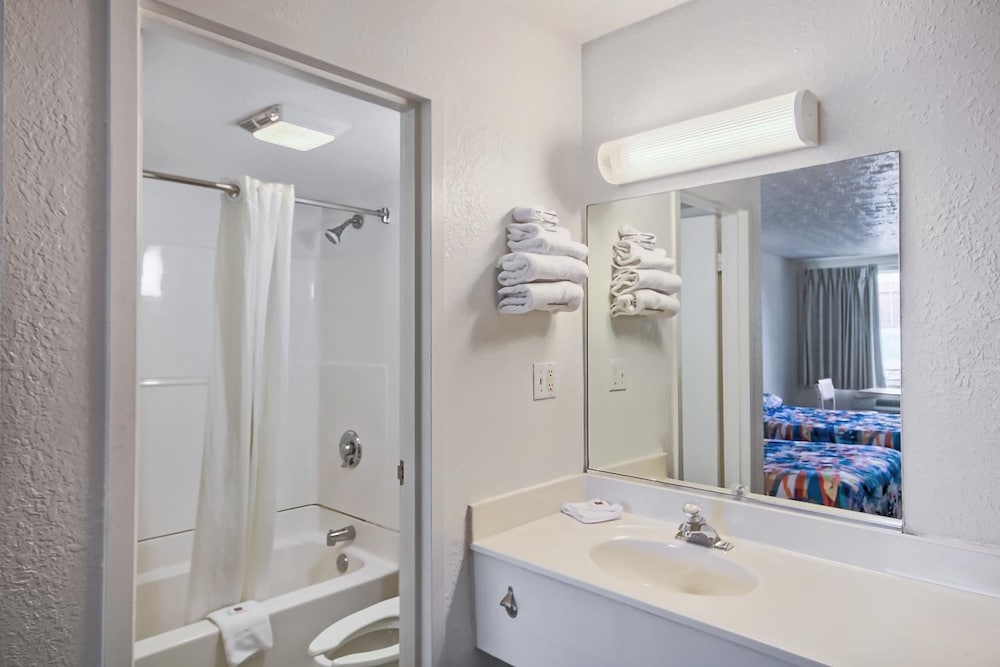 Motel6 Lexington, KY - East I-75 25/42