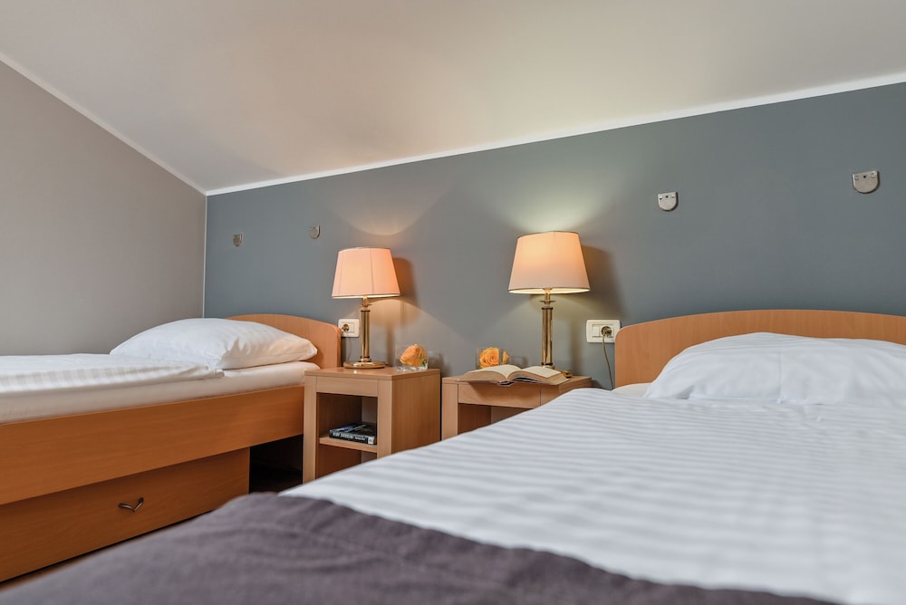 Hotel Laurus 19/82